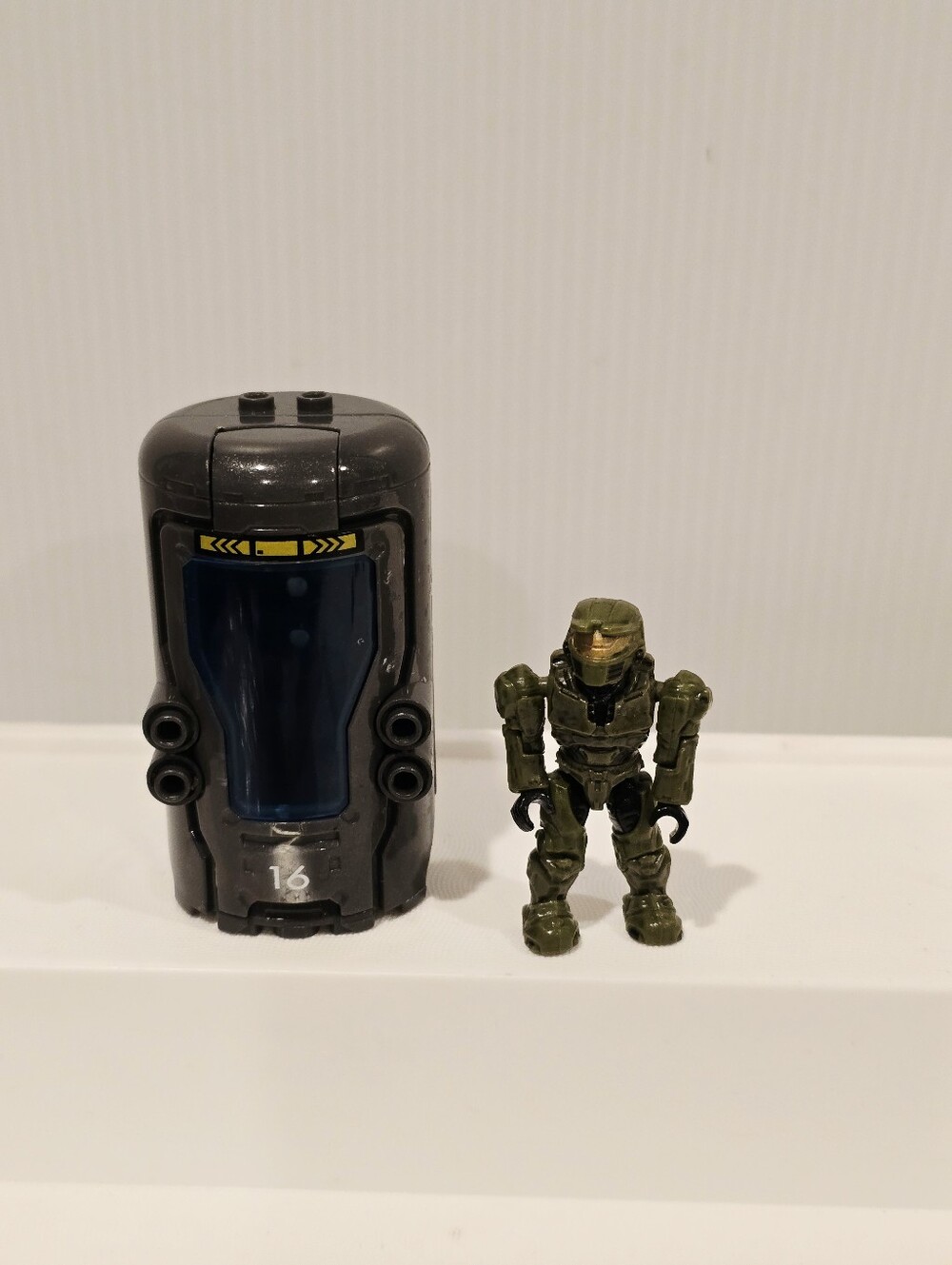 Mega Blok Construx Halo UNSC Cryo Pod Master Chief Figure Set
